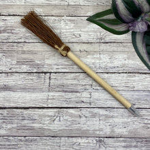 Load image into Gallery viewer, Alter Broom Pen